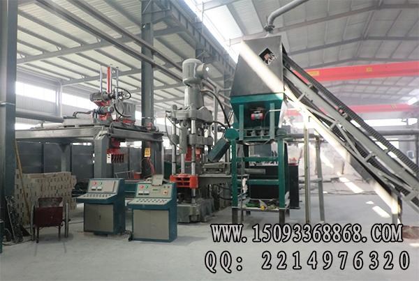 開封耐火材料壓磚機生產(chǎn)現(xiàn)場